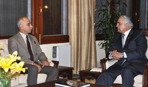 Governor of Arunachal Pradesh Lt. Gen (Retd) Nirbhay Sharma with Director General of Border Roads Lt Gen A.T. Parnaik at Raj Bhawan, Itanagar on 25th January 2014